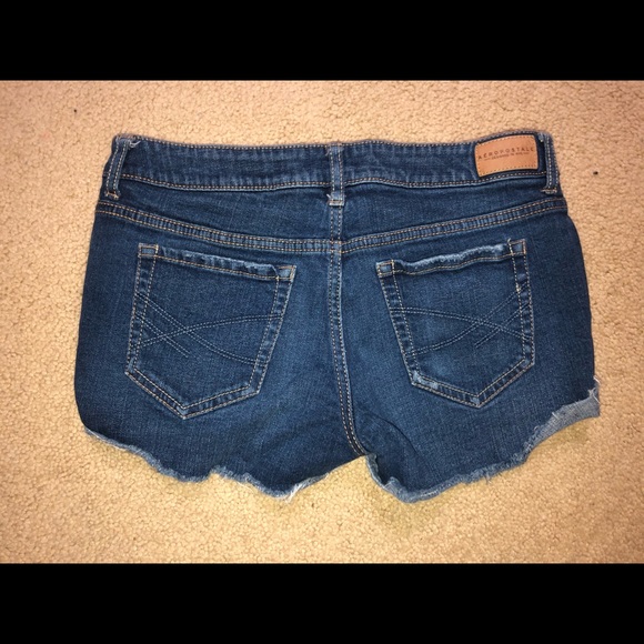 Short shorts - Picture 2 of 2